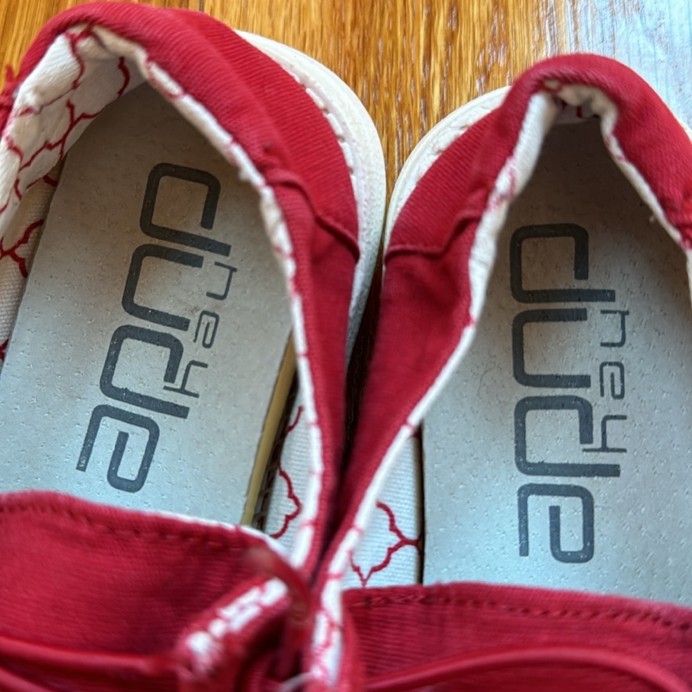 Kids hey dude, Wendy youth size 11 youth red and white slip on loafer unisex - Picture 2 of 7